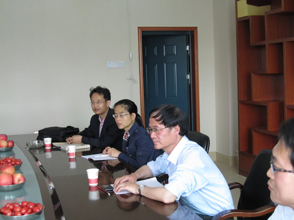 贾经理介绍公司博士后工作站情况